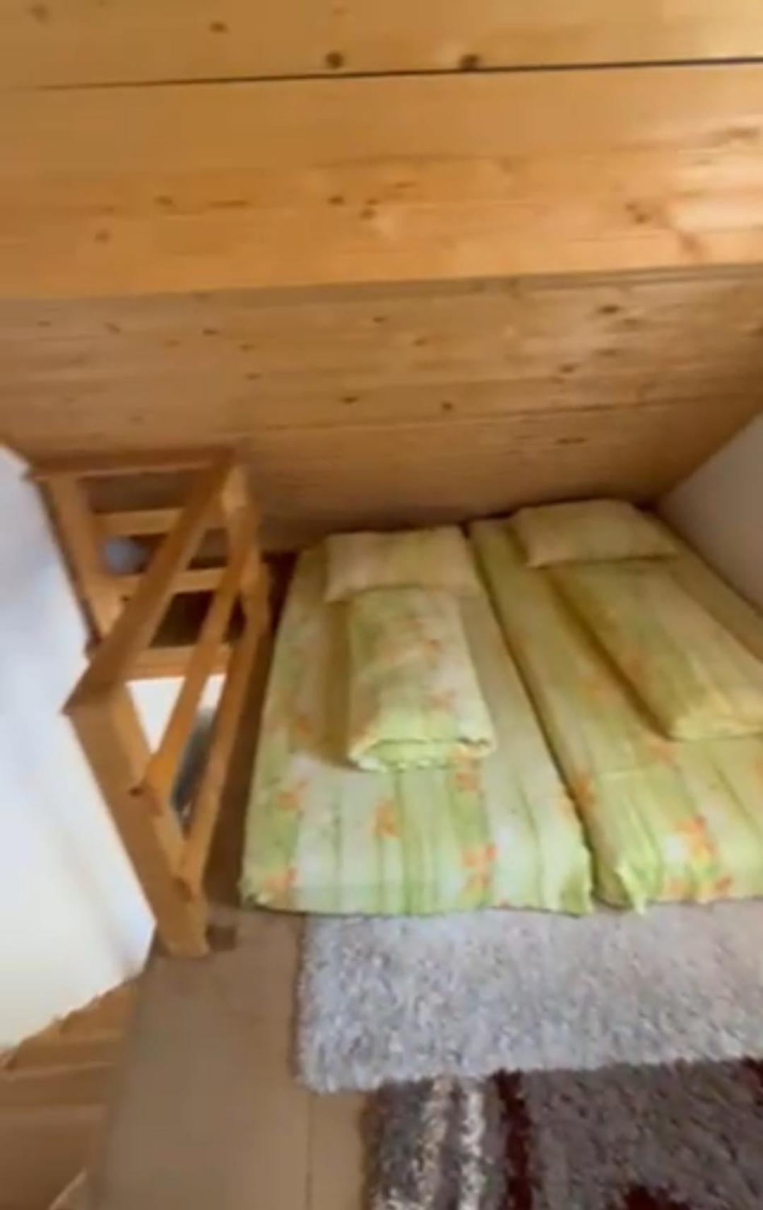 Bed And Breakfast Umoljani Ruang foto