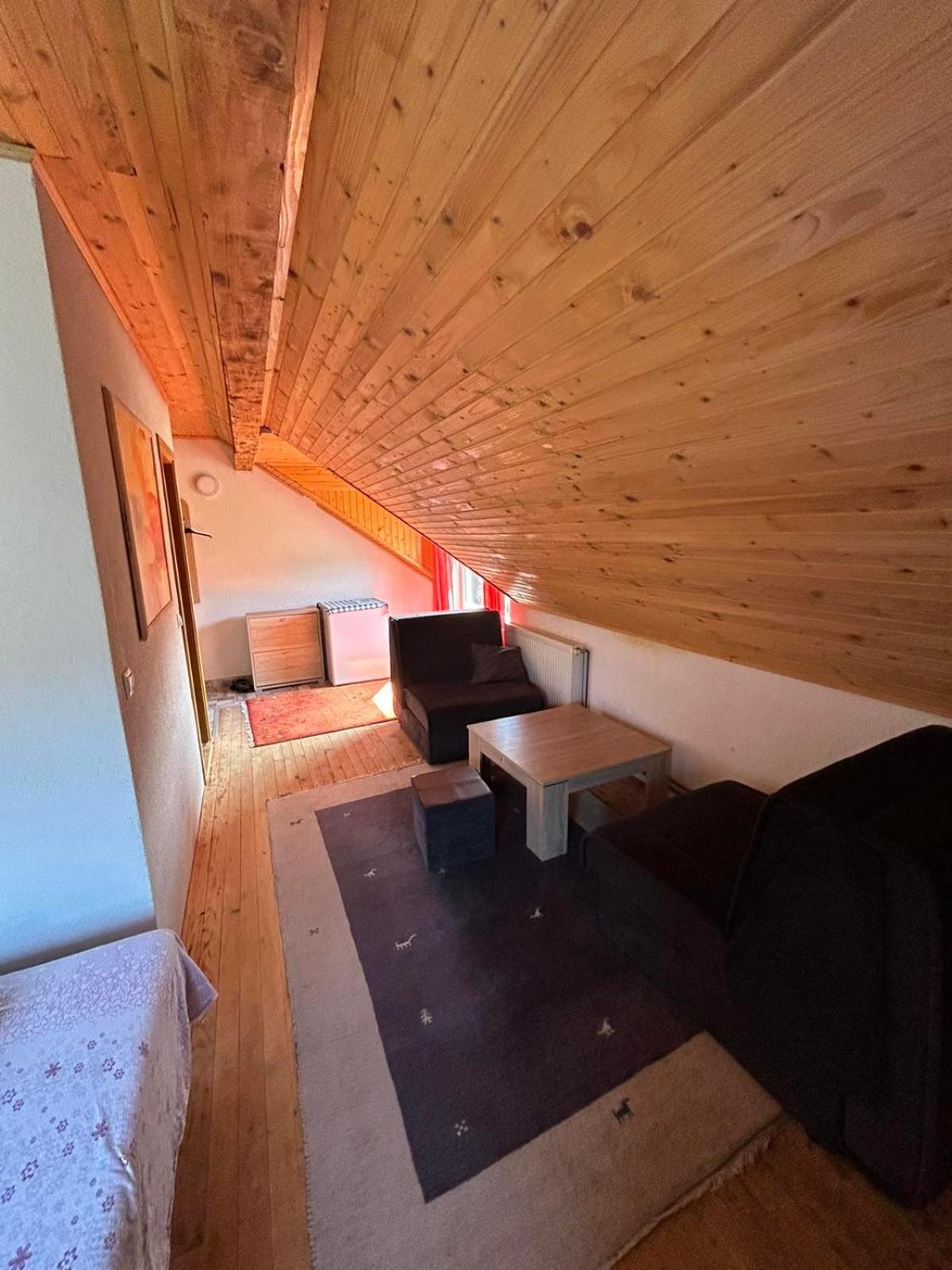 Bed And Breakfast Umoljani Ruang foto